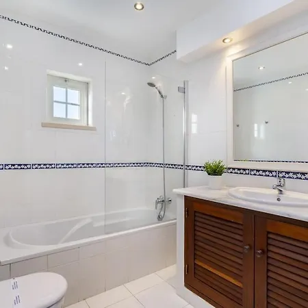 빌라 Arade Riverside - Jacuzzi And Heated Pool By Algarstays 실베스